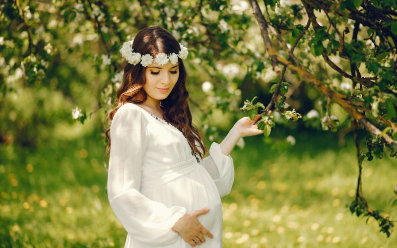 Blooming Garden Maternity Photoshoot