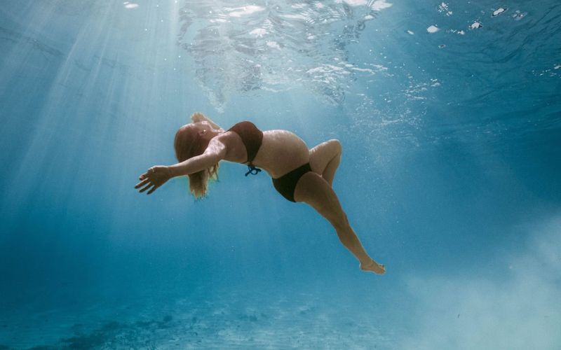 Underwater Maternity Photoshoot